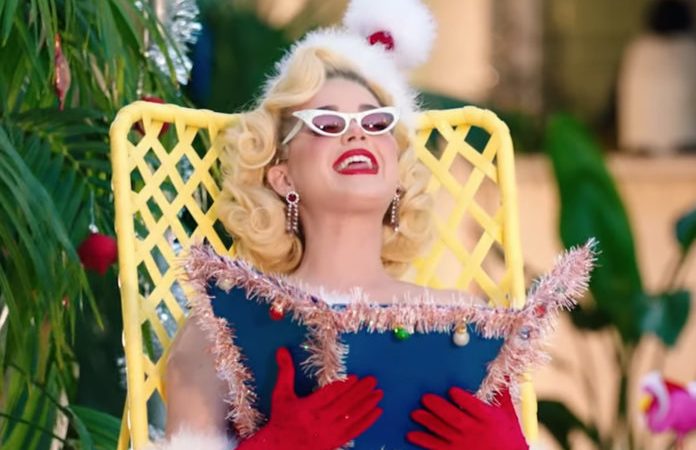 Katy Perry Cozy Little Christmas: милый клип на праздники