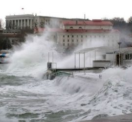 На Петербург обрушился шторм