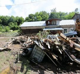 Наводнение в Подмосковье: вода смыла несколько домов и построек