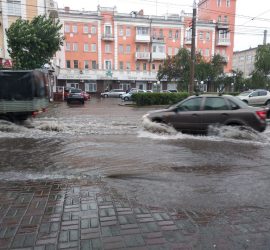 Улицы Красноярска затопило из-за сильных ливней